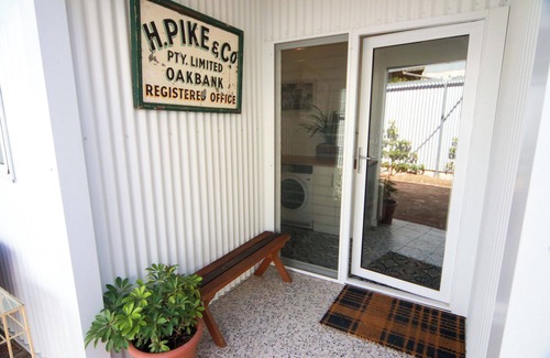 Oakbank Cottage | Dorset Cottage Oakbank, in the heart of the Adelaide Hills wine region.