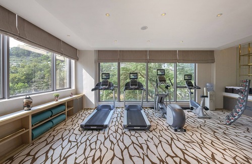 Kwai Chung House | Dorsett Suite with queen bed - Free Wifi+Pool+Gym