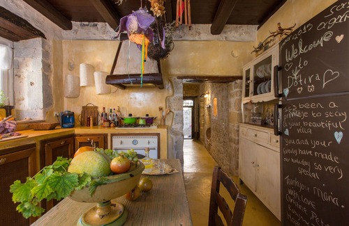 Mesi Villa | Dotira, chemical-free pool, walking distance to taverna, 5' from a sandy beach