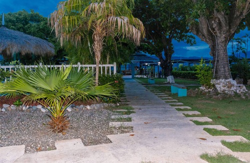 Port Royal Bed & Breakfast | Double Bed Garden and Pool View