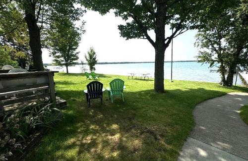 Lake City Hotel | Double Bed suite in Heart of Lake City