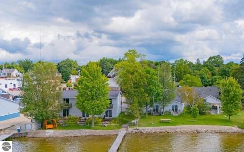 Lake City Hotel | Double Bed Suite with Full Kitchen