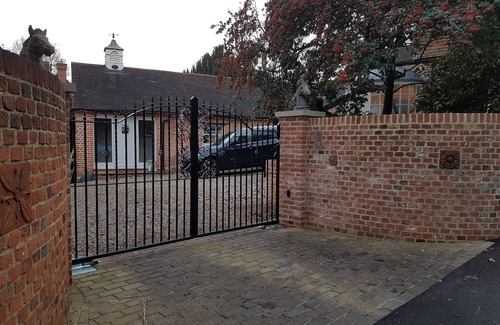 Brentwood House | Double Bedroom in Grade 2 Listed Barn Conversion