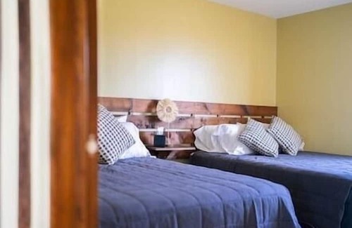 Ensenada House | Double Cabin #9 - Oak Point