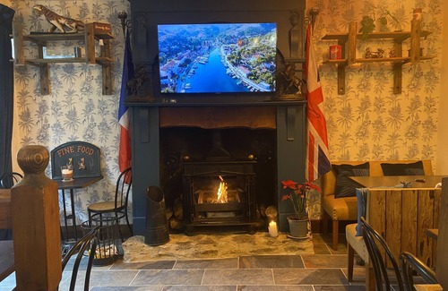 Bellac Bed & Breakfast | Double Deluxe Room (3)nNewly renovated, Seating area, spacious with river view.