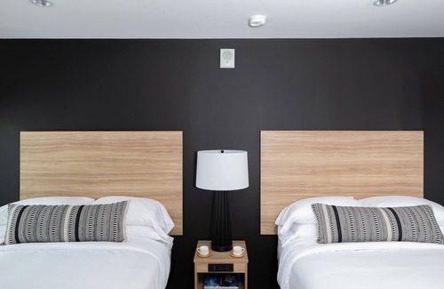 Rehoboth Beach Hotel | Double Double Studio | The Waypoint | Great for Groups Visiting the Beach