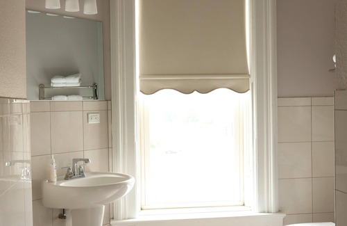 Washington House | Double Ensuite at Cornerstone Inn