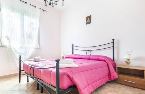 Piana Calzata Apartment | Double room via s. onion 1st 3rd floor room number 8th