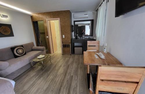 Ano Mera Apartment | Double M Adults Only