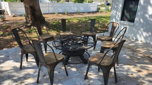 Laguna Shores House | Double Masters - 1 Block To Beach - New Everything