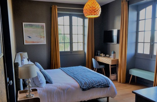 Labruguiere House | Double or Twin-Oversized-Ensuite with Shower-Garden view