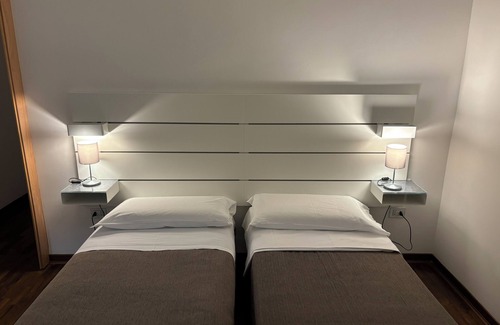 Potenza House | Double or Twin - Private Bathroom Inside and Private Parking in Loco