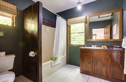 Negroman Resort | Double-Queen Casita w/Screened Porch & A/C - Steps to Treehouse Bar