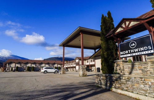 Revelstoke Hotel | Double Queen Suite Northwinds