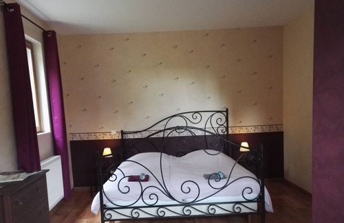 Saint-Martin-du-Puy Bed & Breakfast | Double room for a couple or a family