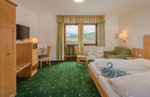 Ramsau am Dachstein Hotel | Double room Scheichenspitz with shower, WC - Hotel Berghof