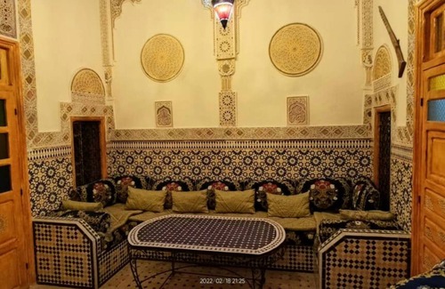 Qasbah En Nouar House | Double room at Riad Drissia with private bathroom and air conditioning