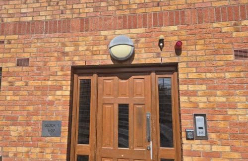 Dublin House | Double room beside tramline