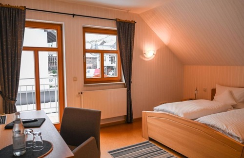 Boos Bed & Breakfast | Double room Eifel-Zeit shower/WC, balcony - Eifelhotel Fuchs