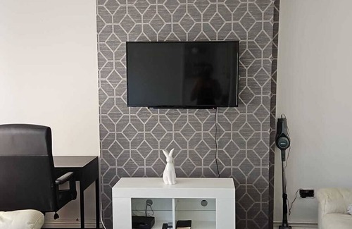 Sherwood Forest House | Double room in charming house. Secured with WiFi in Meden Vale, Mansfield.