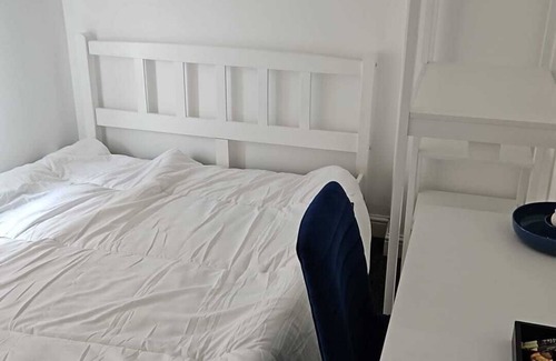 Sherwood Forest House | Double room in charming house. Secured with WiFi in Meden Vale, Mansfield.