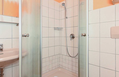 Esens Cottage | Double room Krabbe in the Hotel-Pension Altes Siel - Double room Krabbe with