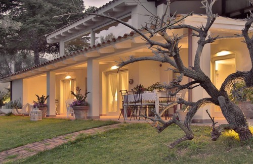 San Teodoro Apartment | Double room nestled in the quite of a green garden.