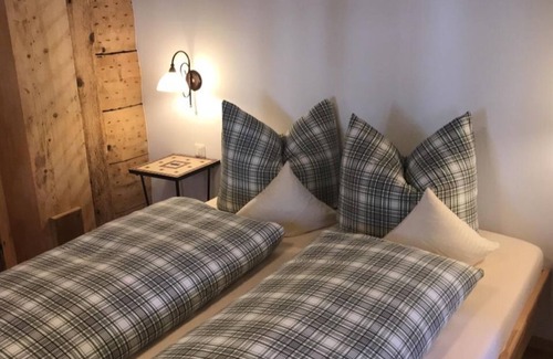 Oberammergau Bed & Breakfast | Double room (No. 1, 1-3 nights) - Pension Zum Kirchenbauer