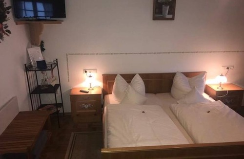 Oberammergau Bed & Breakfast | Double room (No. 3, 1-3 nights) - Pension Zum Kirchenbauer