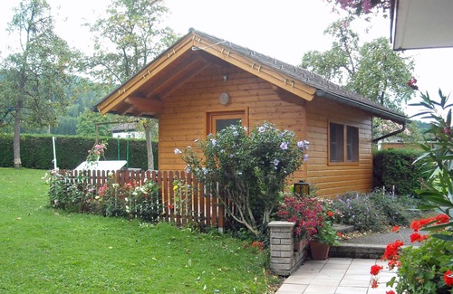 Aurach am Hongar Apartment | Double room no. 3 with shower WC - oasis of peace in nature close to Lake Attersee