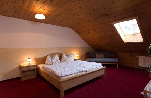 Oberammergau Bed & Breakfast | Double room (No. 4, 4-6 nights) - Pension Zum Kirchenbauer
