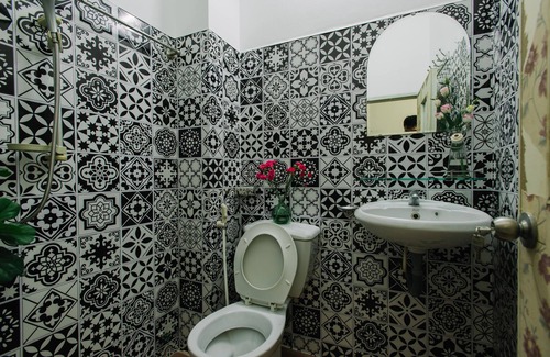 Phuong 8 House | Double room No.4 with private bathroom and balcony