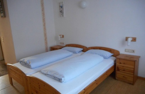 Hillesheim Hotel | Double Room - Non-Smoking - Shower /WC - Hotel-Garni Zum Amtsrichter