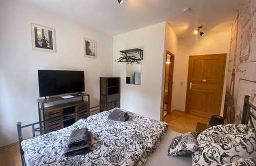 Neuleiningen Bed & Breakfast | Double room Paris with French balcony Bed - Felsenmühle Neuleiningen