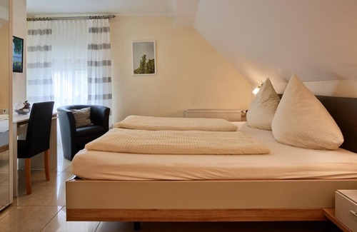 Leiwen Bed & Breakfast | Double room, room 6 - Gästehaus Alexanderhof