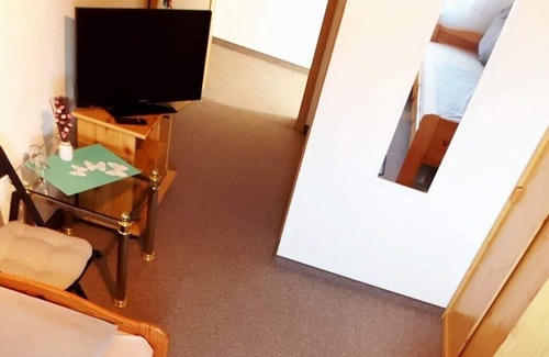 Bensdorf House | Double room (separate beds) with private bathroom