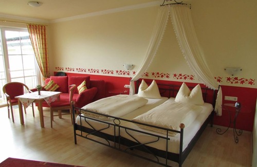 Kirrweiler Bed & Breakfast | Double room, shower, WC, 1 bedroom - Wine and guest house Matt-Schwaab