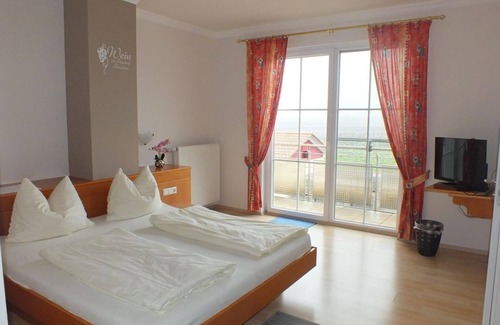 Kirrweiler Bed & Breakfast | Double room, shower, WC, 1 bedroom - Wine and guest house Matt-Schwaab