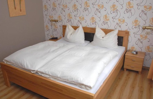 Bad Bertrich Hotel | Double Room Shower /WC - Hotel Haus Christa