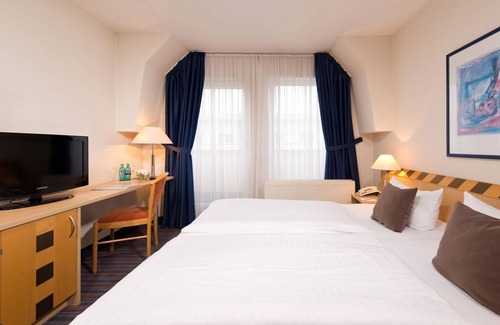 Laubegast Hotel | Double room, shower or bath, WC, - ACHAT Premium Dresden