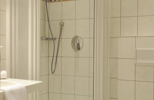 Deudesfeld House | Double room, shower/WC, standard - Hotel zur Post