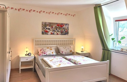 Monreal Bed & Breakfast | Double room shower/WC - Apartment u. Pension M. Schmitz