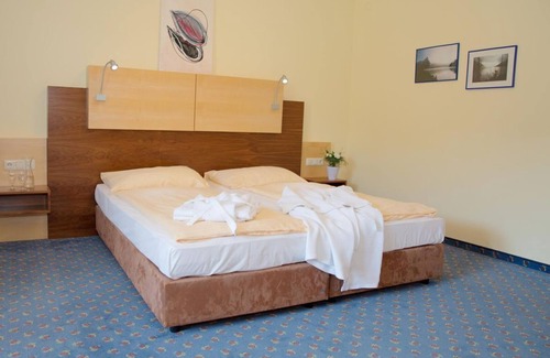 Sankt Martin im Muehlkreis House | Double room, shower, WC - Landhotel Gasthof Ernst