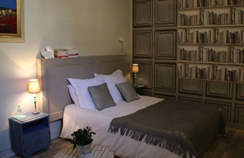 Saintes Bed & Breakfast | Double room-Standard-Wet room-Terrace-1er étage