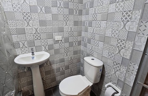 Garzon Bed & Breakfast | Double room with private bathroom - Direct access to the hallway