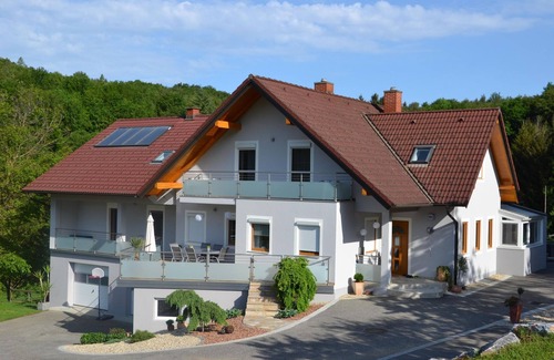 Loipersdorf bei Fuerstenfeld Apartment | Double room with shower, WC - Gästehaus Waldblick