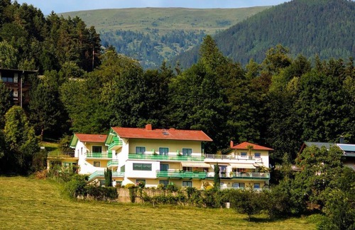 Millstatt Bed & Breakfast | Double room with balcony and lake view - Gästehaus Libelle