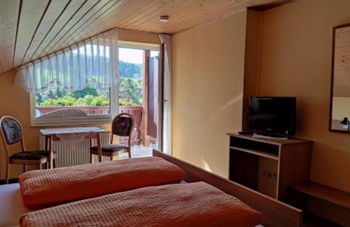 Beerfelden Cottage | Double Room with Balcony 4 - Gasthaus Zum Pälterwald