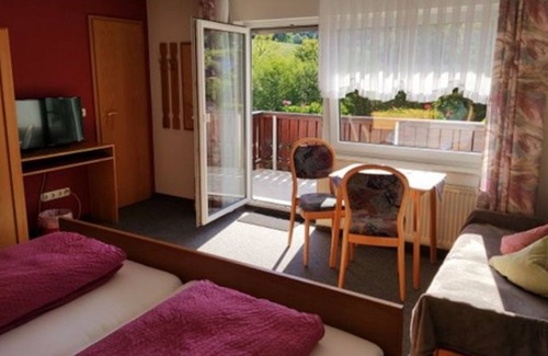 Beerfelden Cottage | Double Room with Balcony 4 - Gasthaus Zum Pälterwald