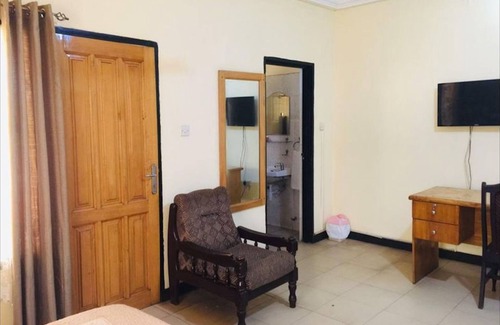 Accra Bed & Breakfast | Double Room With Balcony